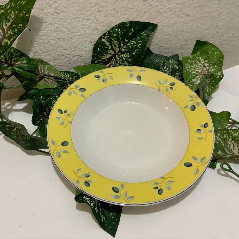 Blueberry Soup Bowl by Royal Doulton China Yellow Blue Rim 8.5” Round 2005 B3